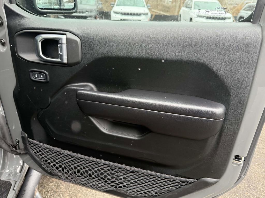 Used 2020 Jeep Gladiator Sport image 9