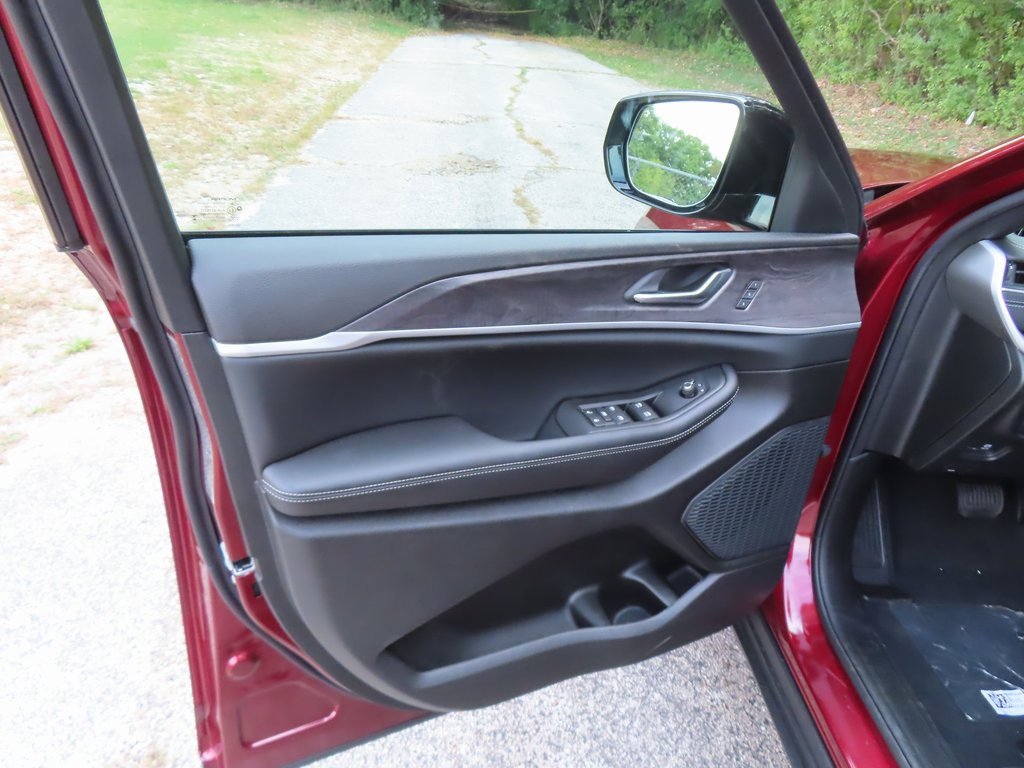 New 2025 Jeep Grand Cherokee Limited w/ Luxury Tech Group II image 22