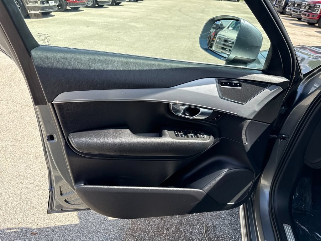 Used 2018 Volvo XC90 T6 Momentum w/ Convenience Package AWD/4WD image 13