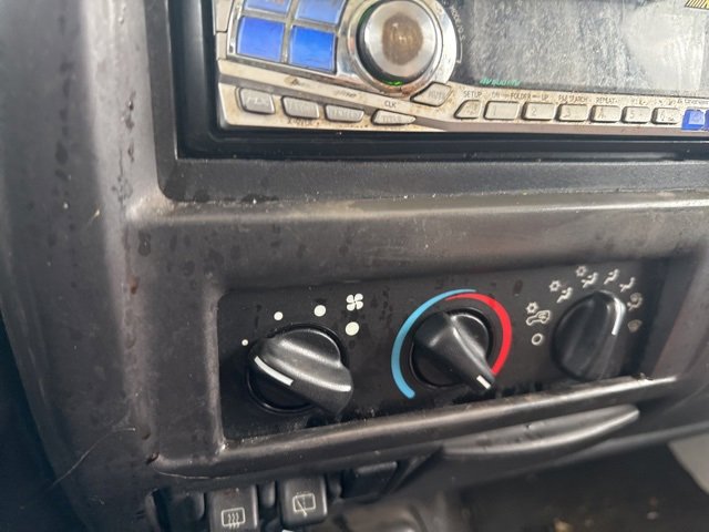 Used 2000 Jeep Wrangler Sport image 27