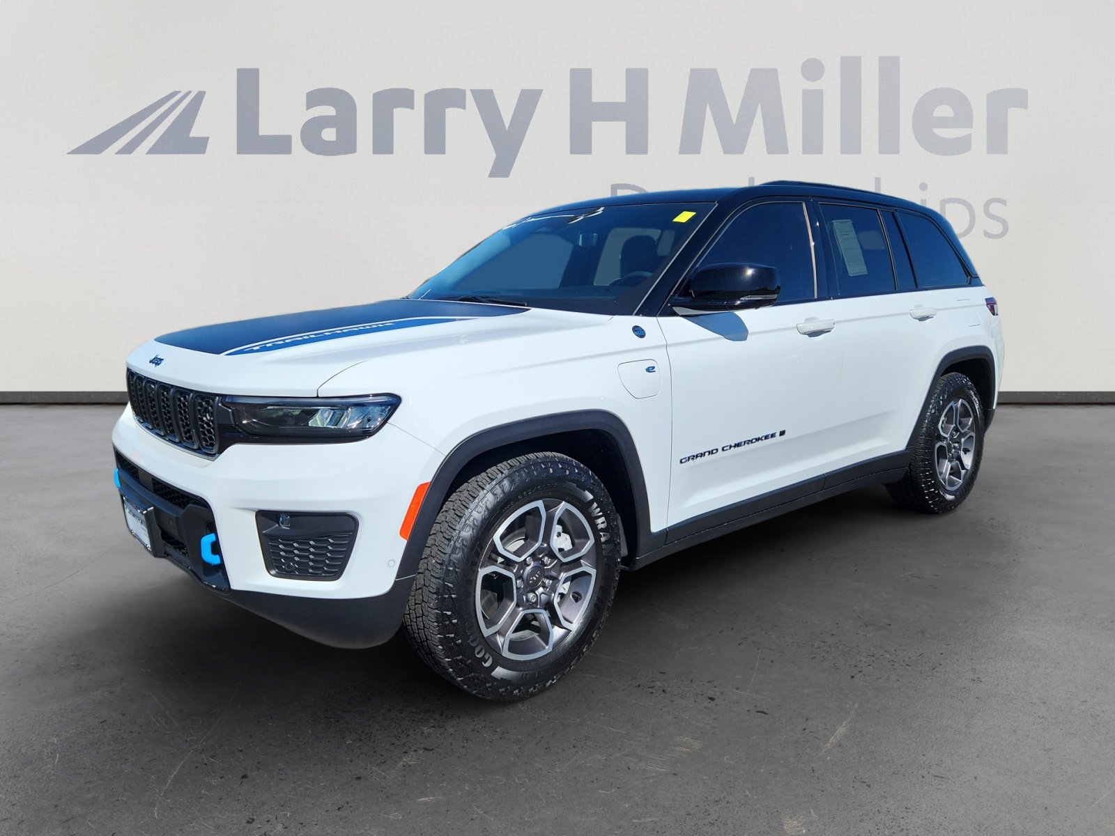 Used 2024 Jeep Grand Cherokee Trailhawk w/ Advanced Protech Group II image 1