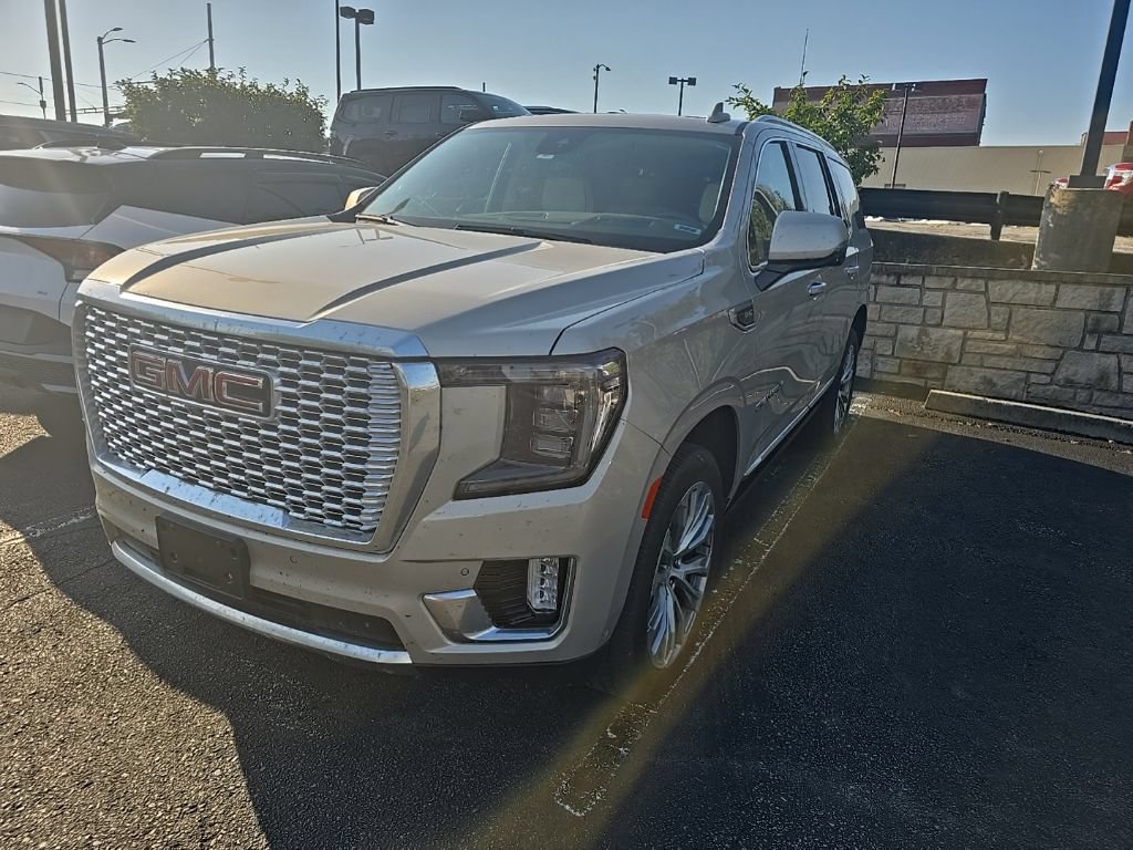 Used 2023 GMC Yukon Denali w/ Denali Reserve Package AWD/4WD image 3