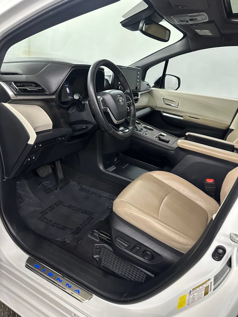 Used 2022 Toyota Sienna XLE w/ XLE Plus Package FWD image 10