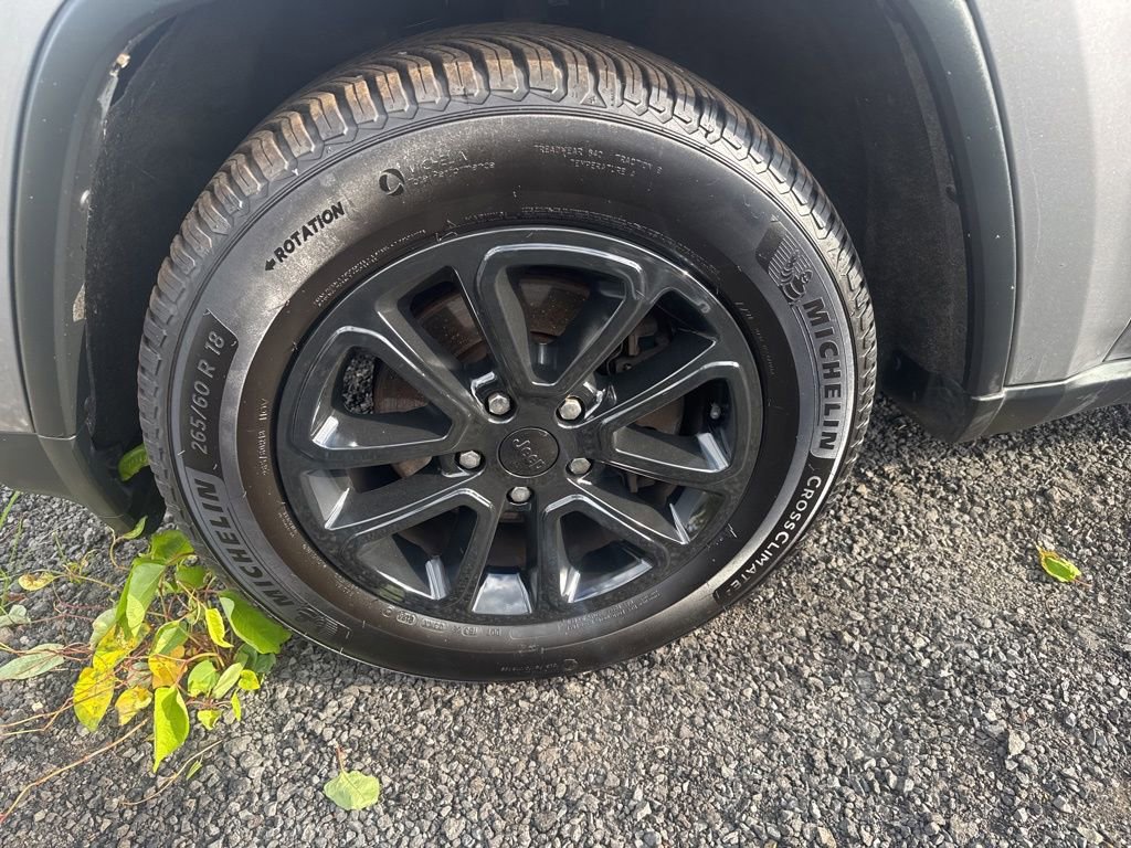 Used 2014 Jeep Grand Cherokee Limited image 12