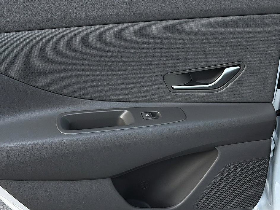 Certified 2025 Hyundai Elantra SEL image 8