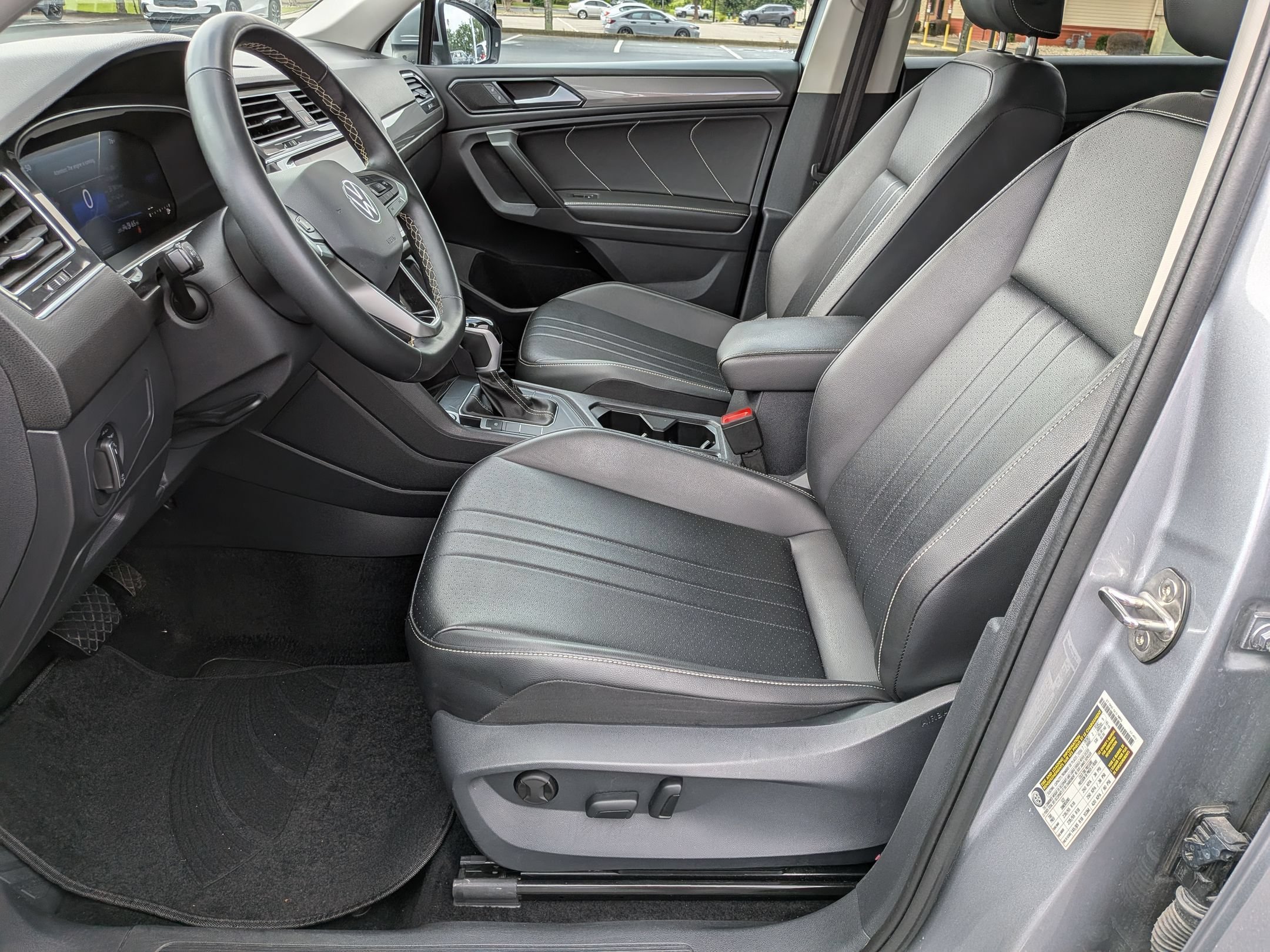 Used 2024 Volkswagen Tiguan SE FWD image 14