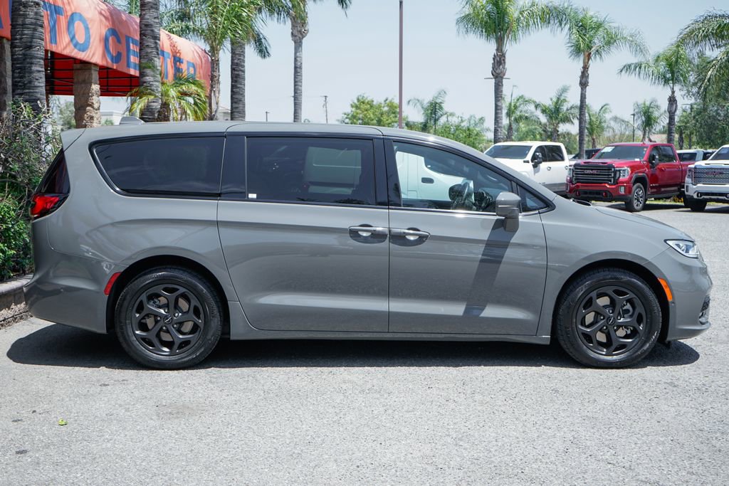 Used 2022 Chrysler Pacifica Limited w/ S Appearance Package FWD image 12