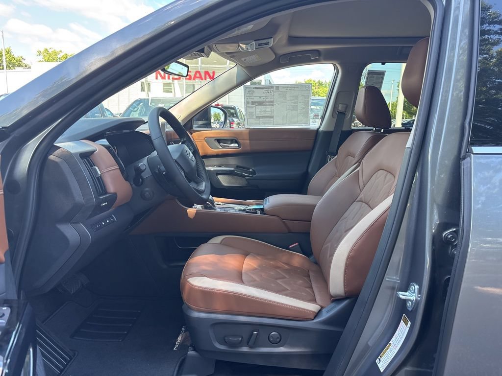 New 2026 Nissan Pathfinder Platinum AWD/4WD image 12