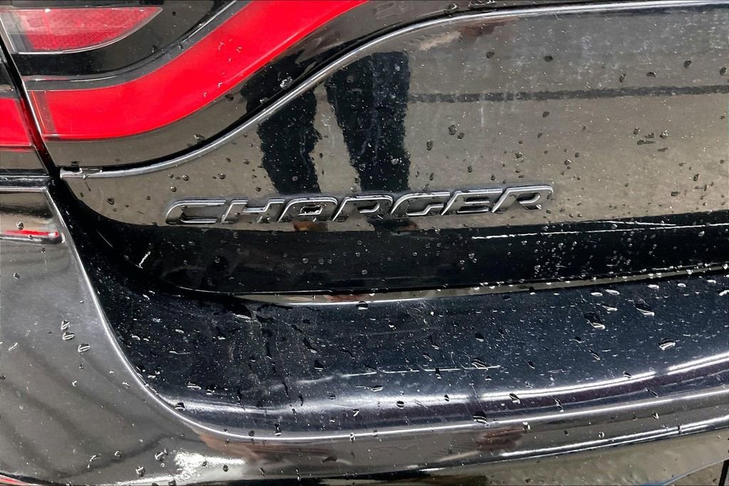 Used 2018 Dodge Charger SXT w/ Blacktop Package RWD image 26