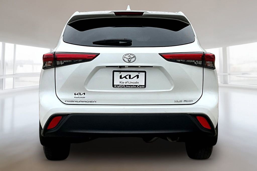 Used 2022 Toyota Highlander XLE image 5