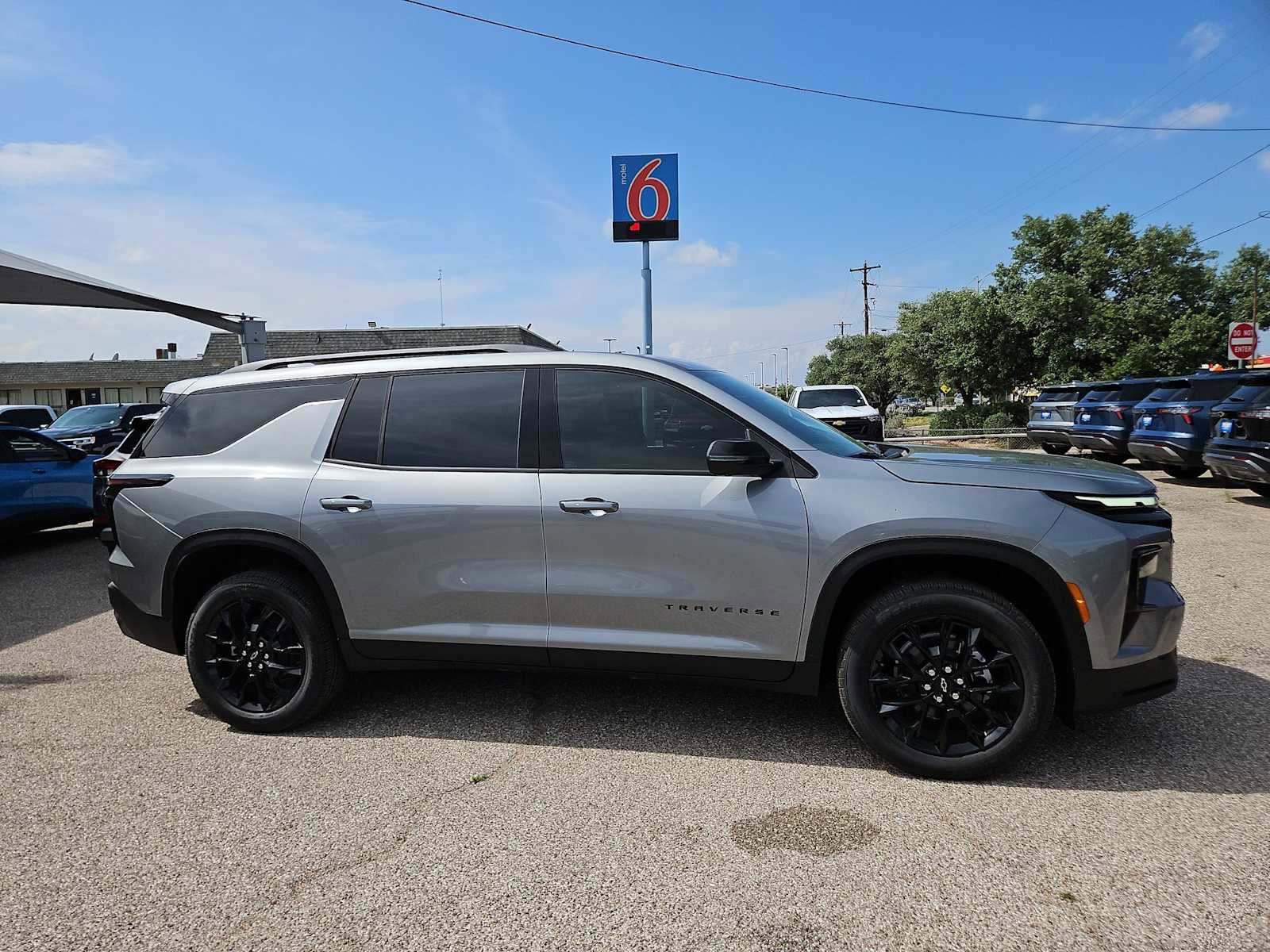 New 2026 Chevrolet Traverse LT w/ Midnight/Sport Edition image 9