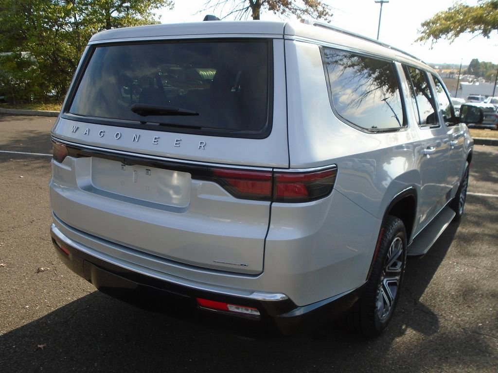 Used 2024 Jeep Wagoneer L Series II w/ Flexible Seating Group image 3