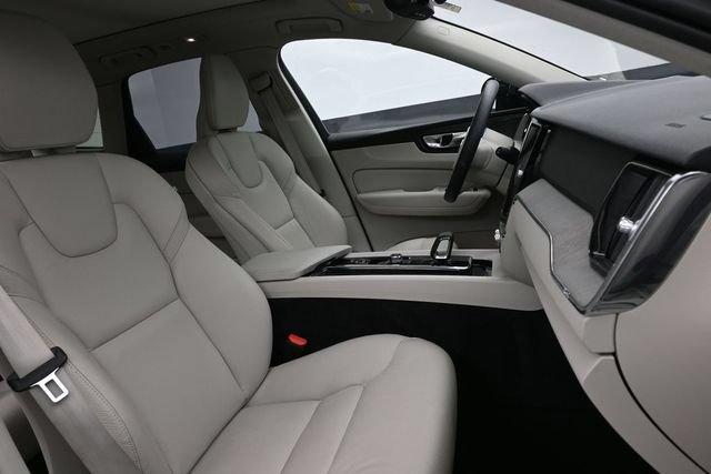 Used 2023 Volvo XC60 B5 Plus w/ Climate Package AWD/4WD image 34
