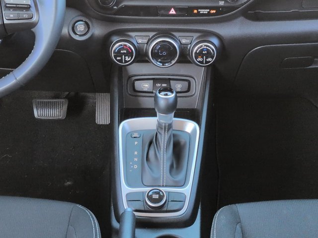Used 2024 Hyundai Venue SEL FWD image 18