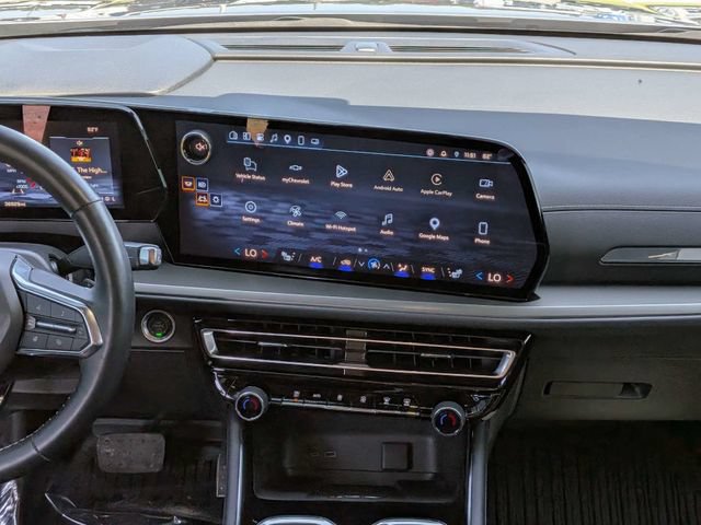 Used 2025 Chevrolet Traverse LT w/ Midnight/Sport Edition FWD image 18