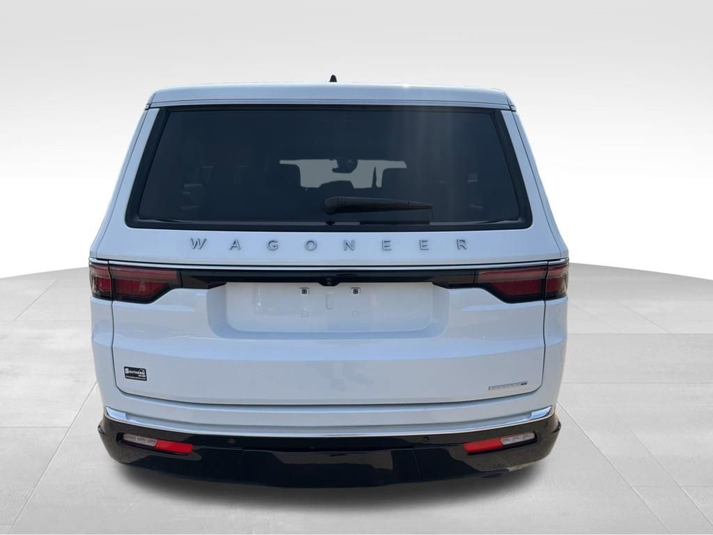Used 2024 Jeep Wagoneer L Series II w/ Flexible Seating Group image 4