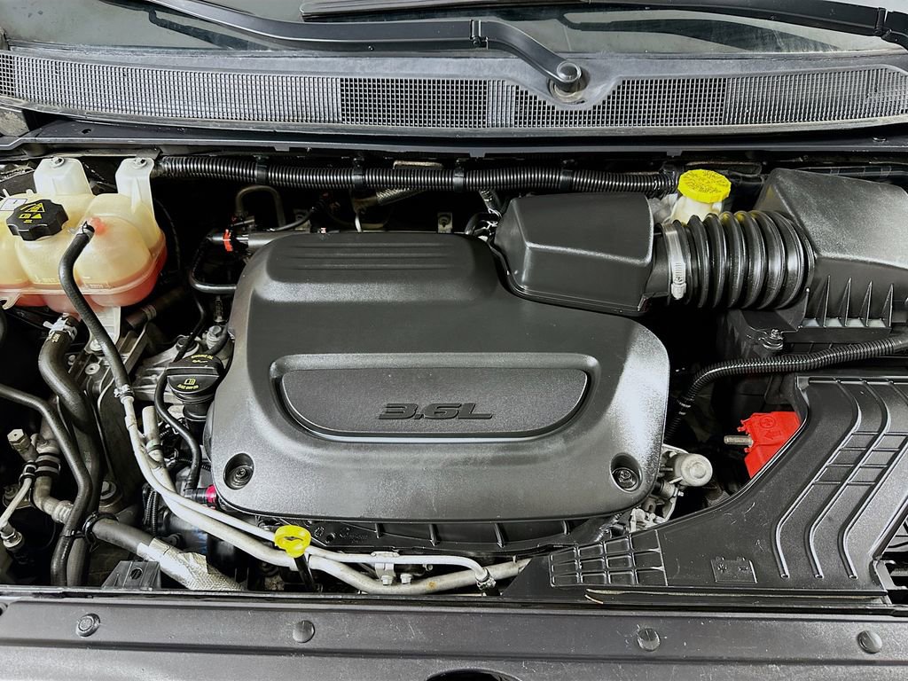 Used 2021 Chrysler Pacifica Touring-L image 30