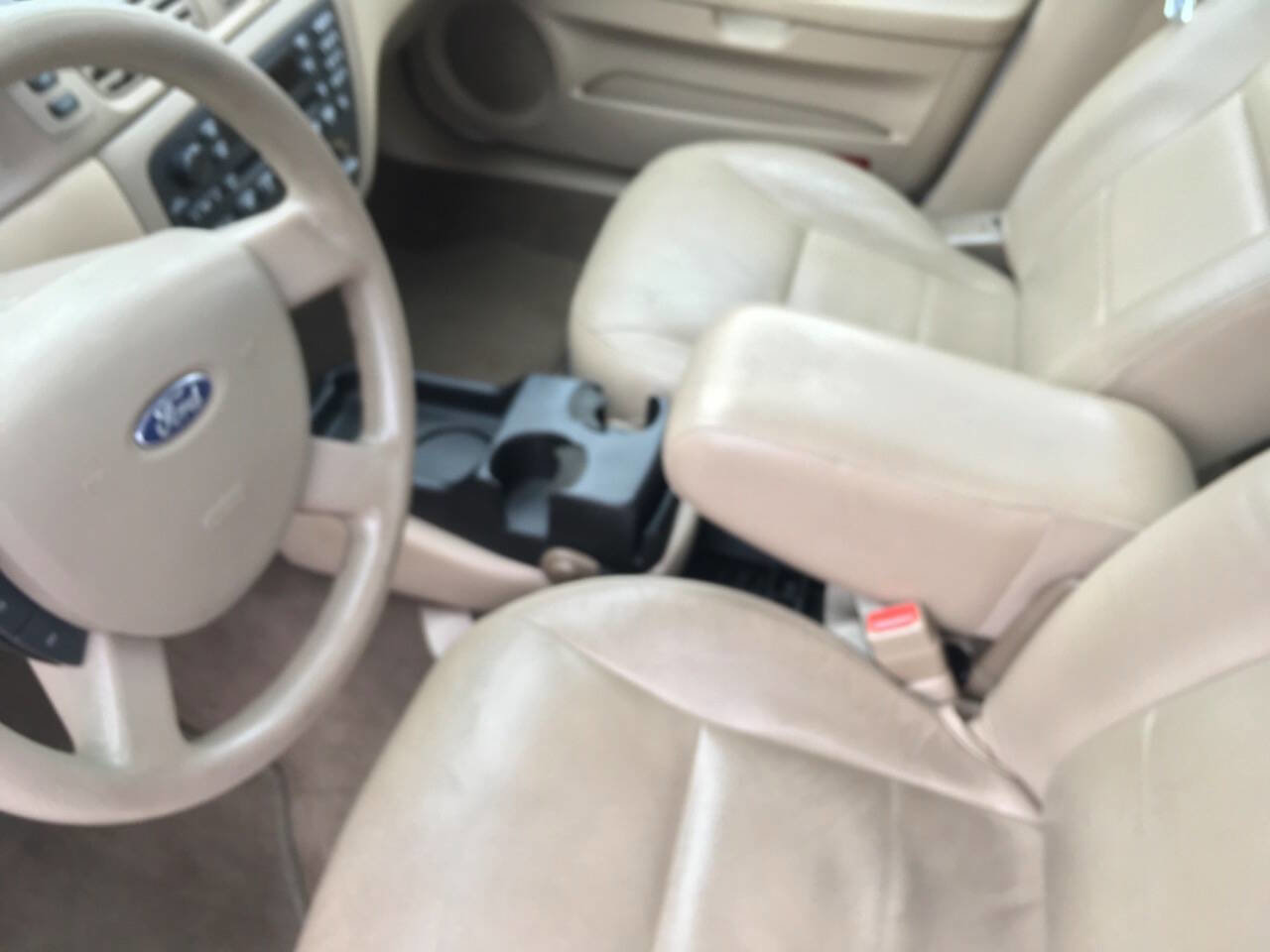 Used 2004 Ford Taurus SES image 23