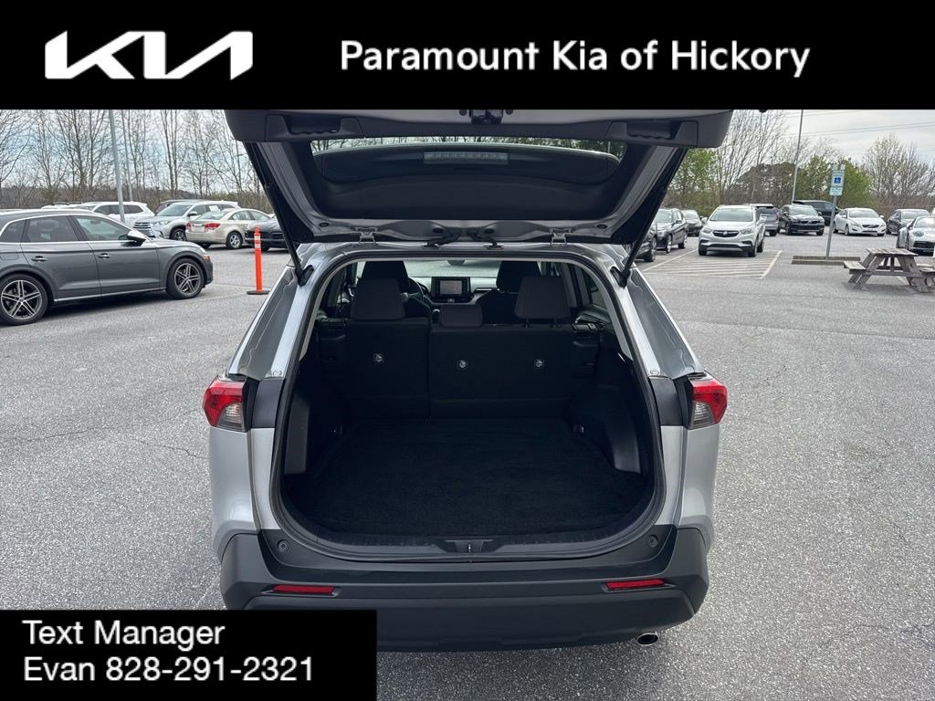 Used 2020 Toyota RAV4 LE image 10