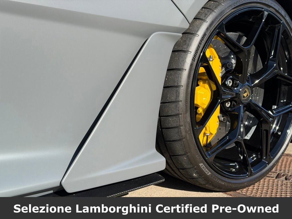 Used 2025 Lamborghini Revuelto image 19