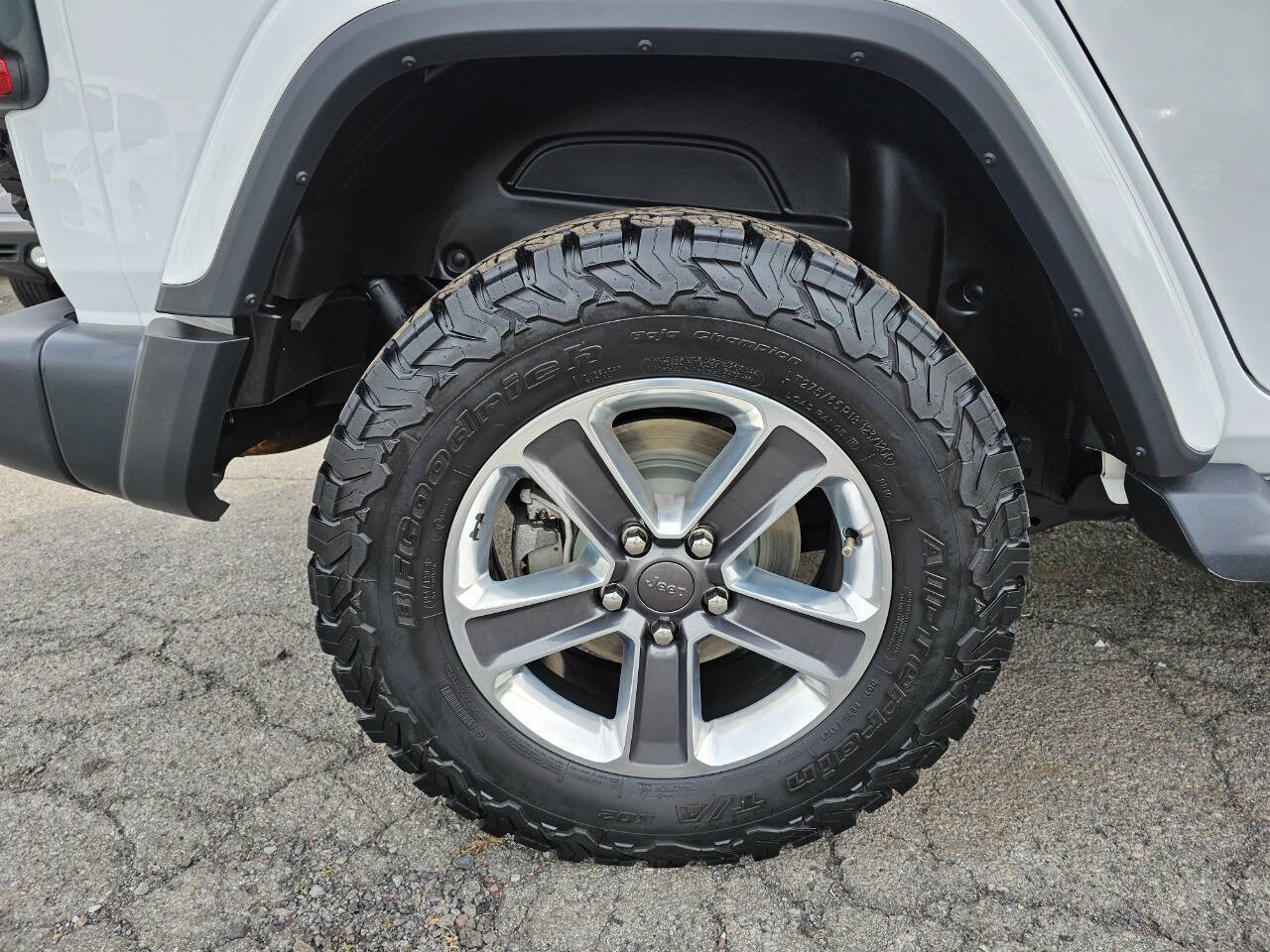 Used 2018 Jeep Wrangler Unlimited Sahara AWD/4WD image 5