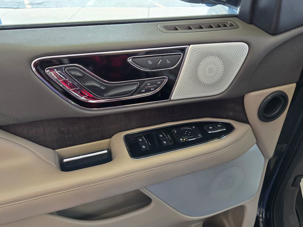 Used 2022 Lincoln Navigator Reserve image 12