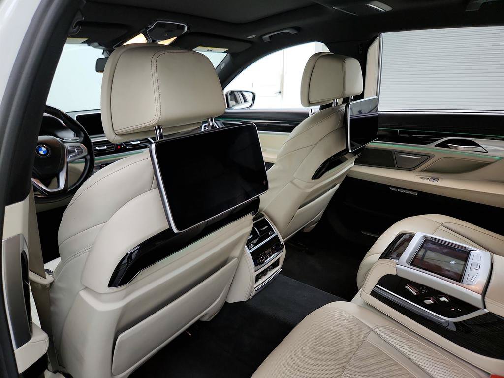 Used 2017 BMW 750i xDrive AWD/4WD image 25
