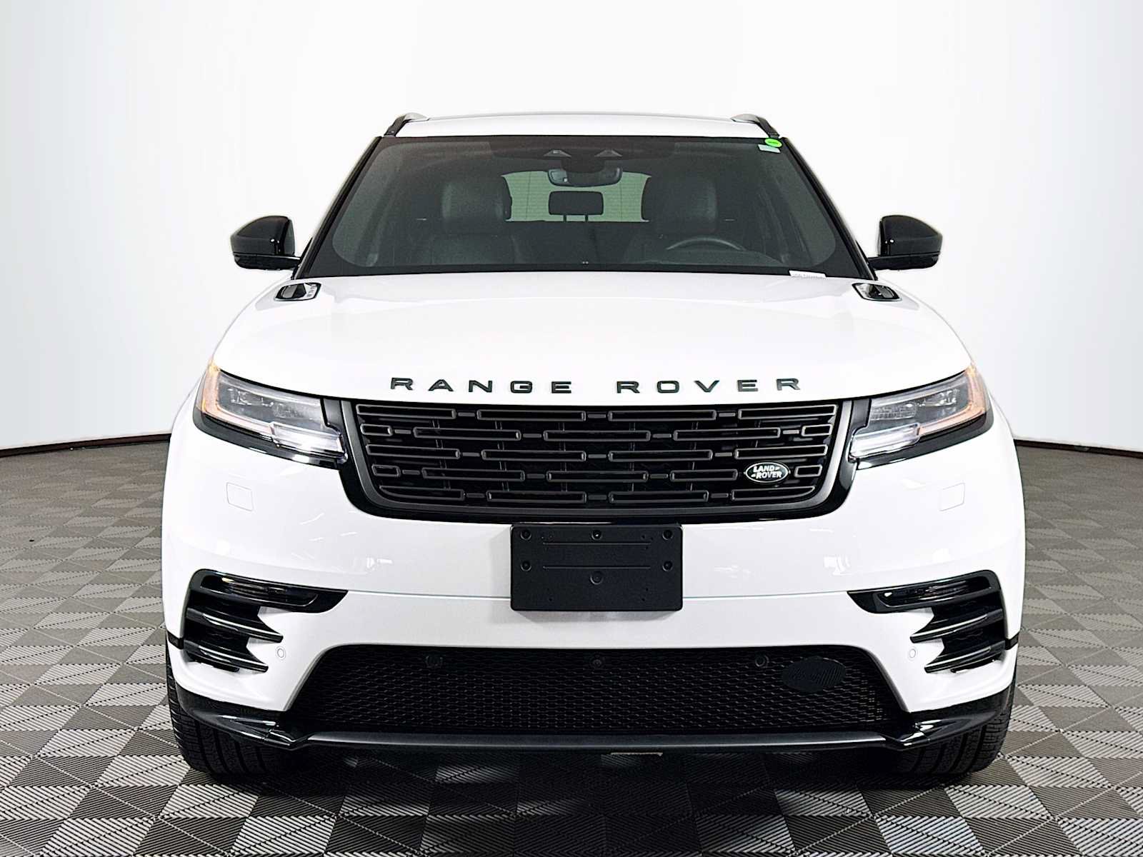 Used 2026 Land Rover Range Rover Velar Dynamic SE AWD/4WD image 2