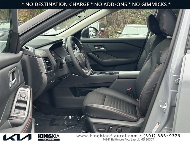 Used 2025 Nissan Rogue SV AWD/4WD image 21