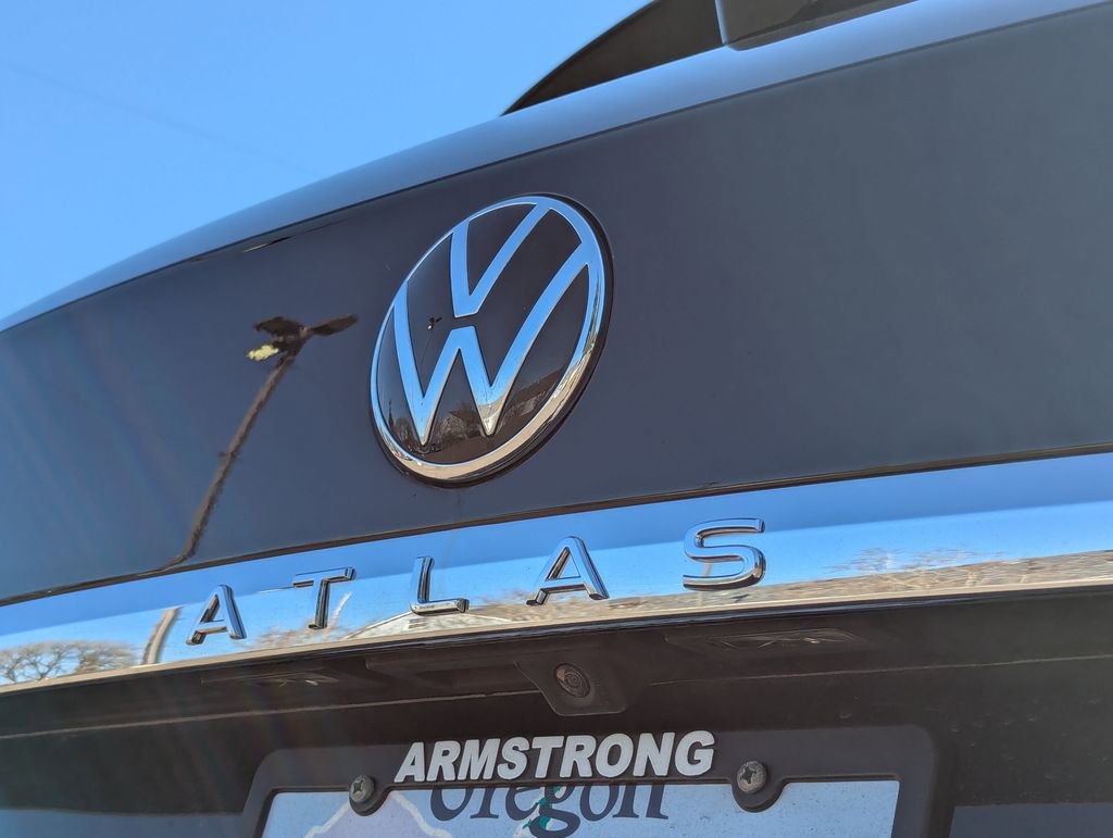 Certified 2022 Volkswagen Atlas Cross Sport SEL R-Line image 31