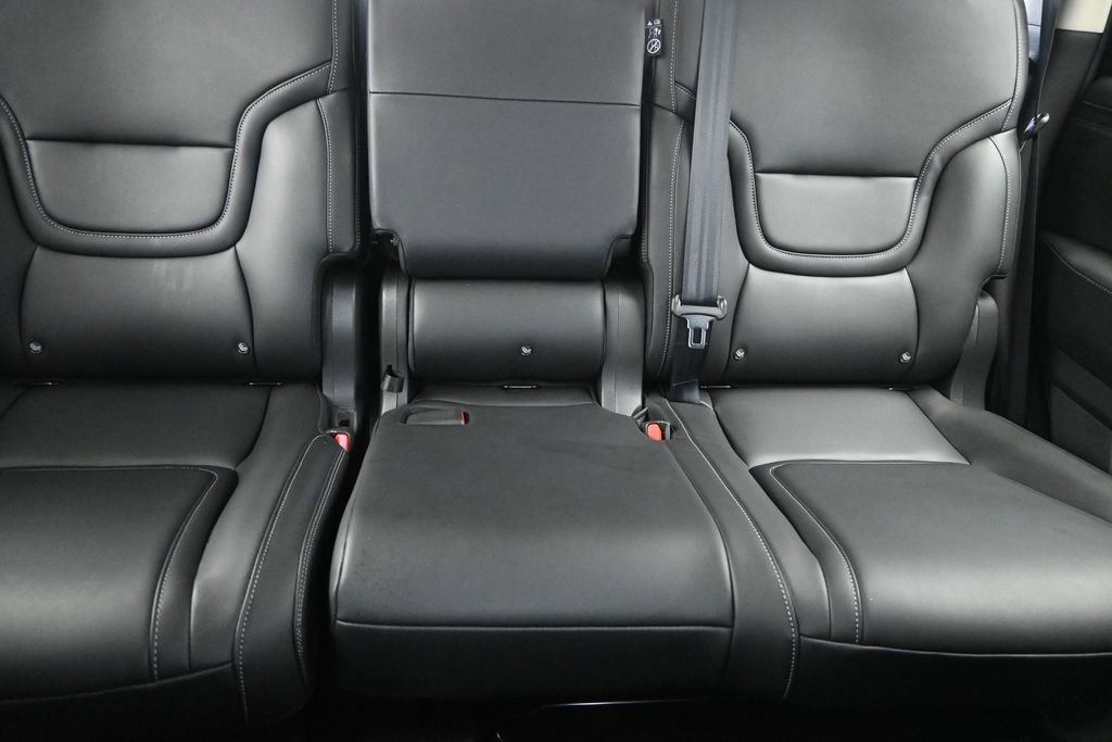 Used 2025 Nissan Armada SV RWD image 28