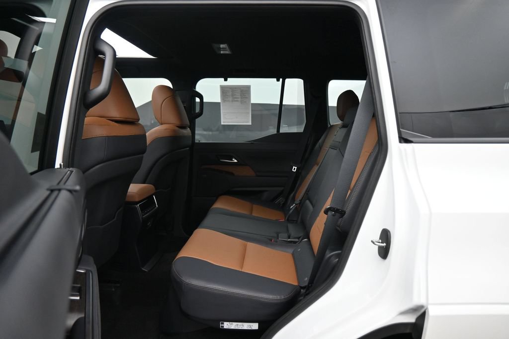 Used 2024 Lexus GX 550 w/ Accessory Package (2T) AWD/4WD image 18
