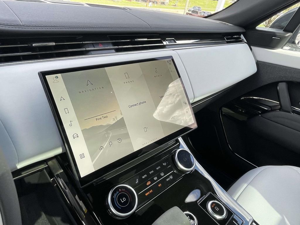 Used 2023 Land Rover Range Rover Sport SE Dynamic image 22