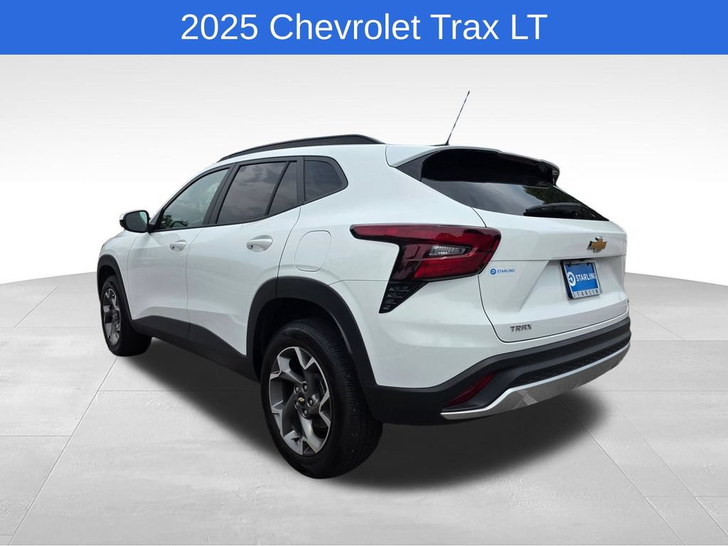 Used 2025 Chevrolet Trax LT FWD image 6