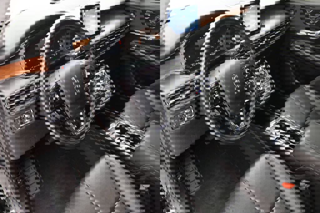 Used 2022 Lincoln Corsair Reserve w/ Sport Package image 15