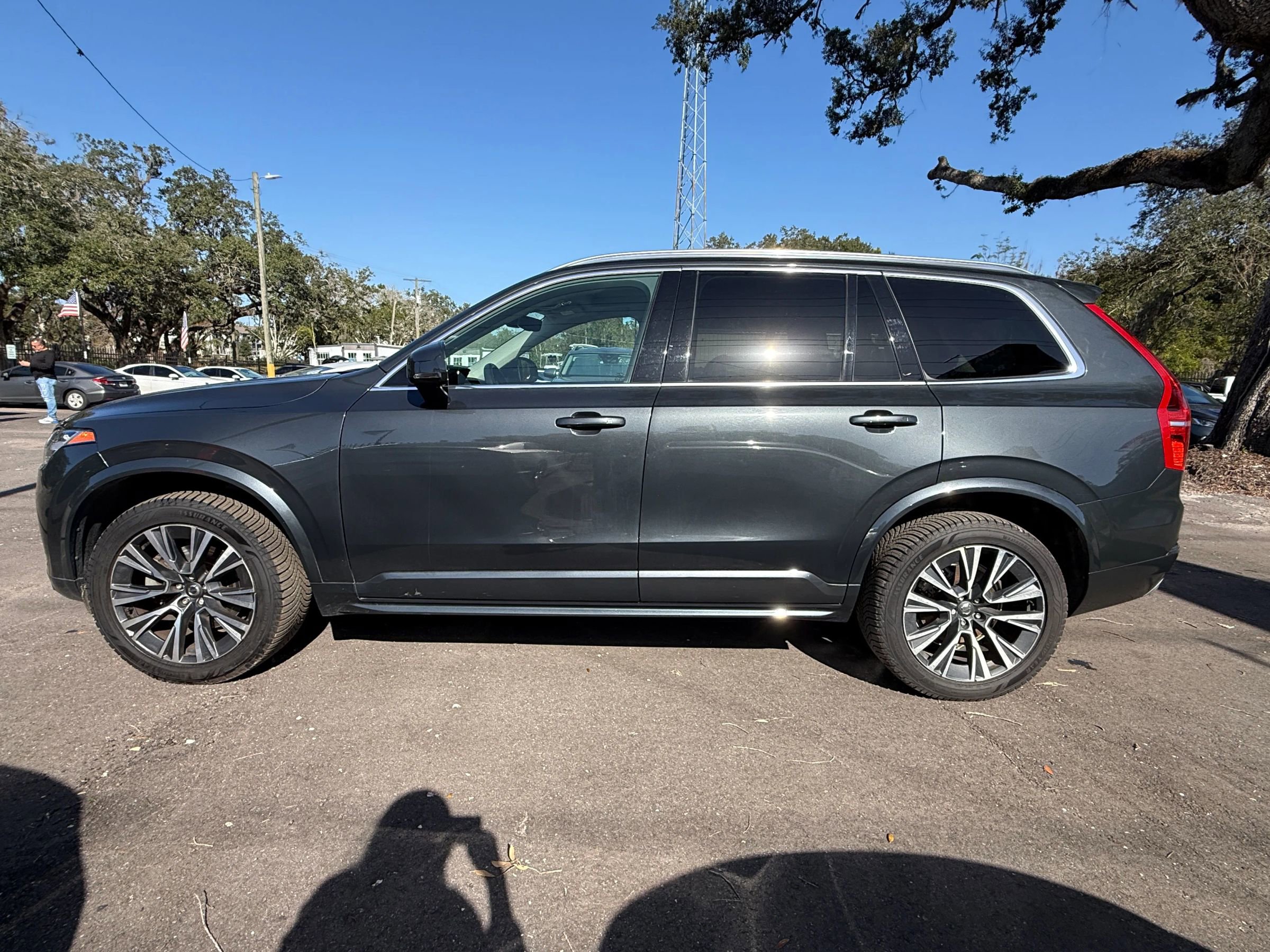 Used 2022 Volvo XC90 T5 Momentum w/ Climate Package image 3