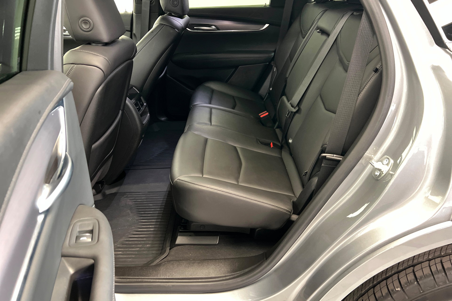 Used 2025 Cadillac XT5 Luxury w/ LPO, Floor Liner Package AWD/4WD image 22
