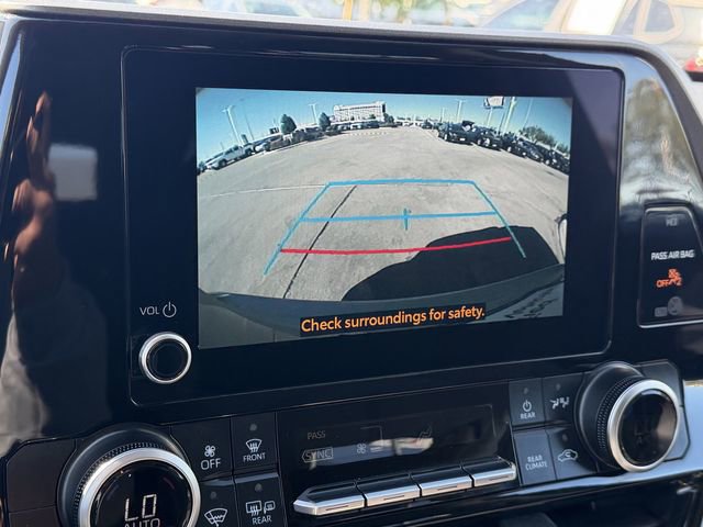 Used 2025 Toyota Highlander LE image 16