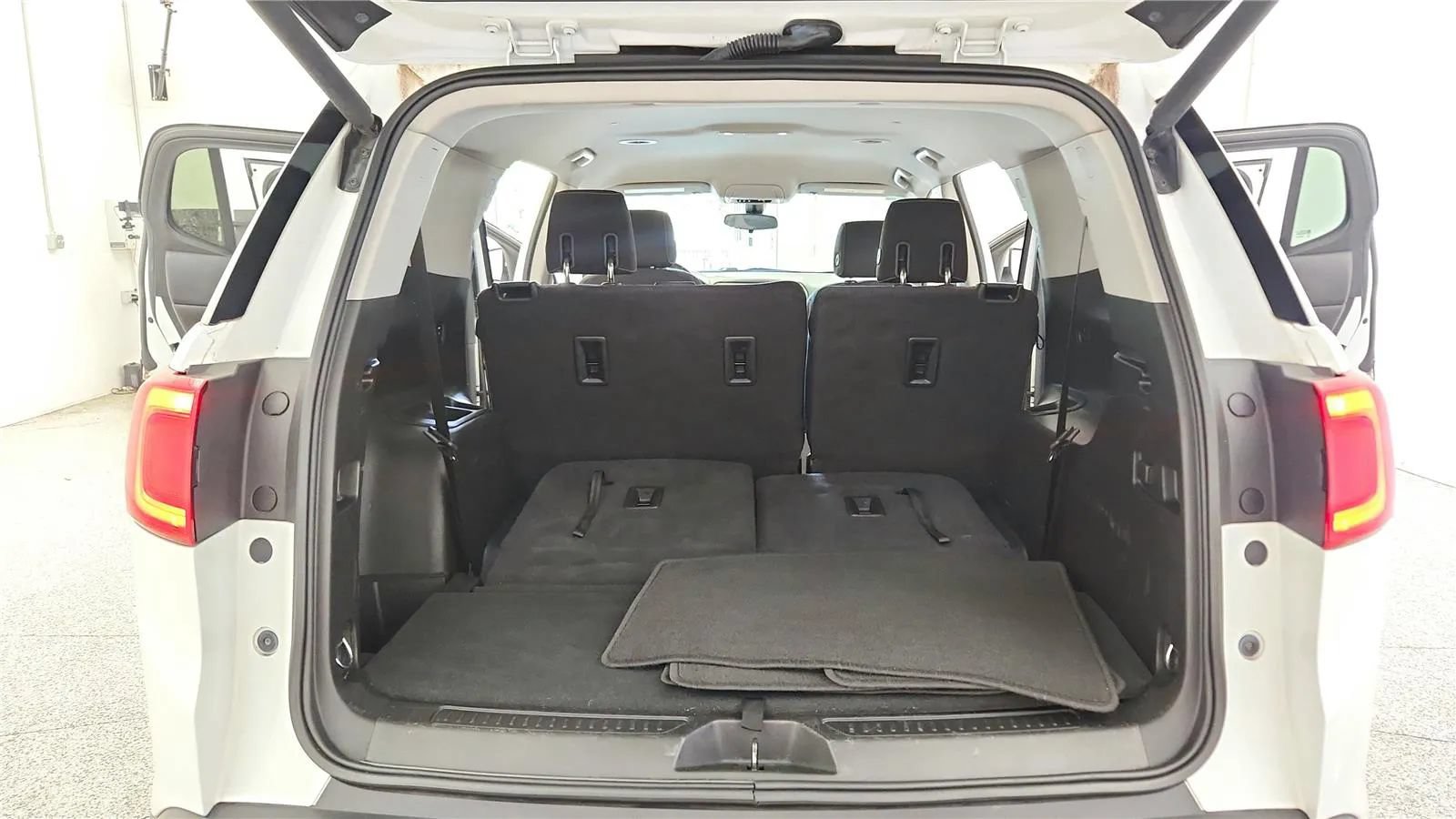 Used 2017 GMC Acadia SLE FWD image 36