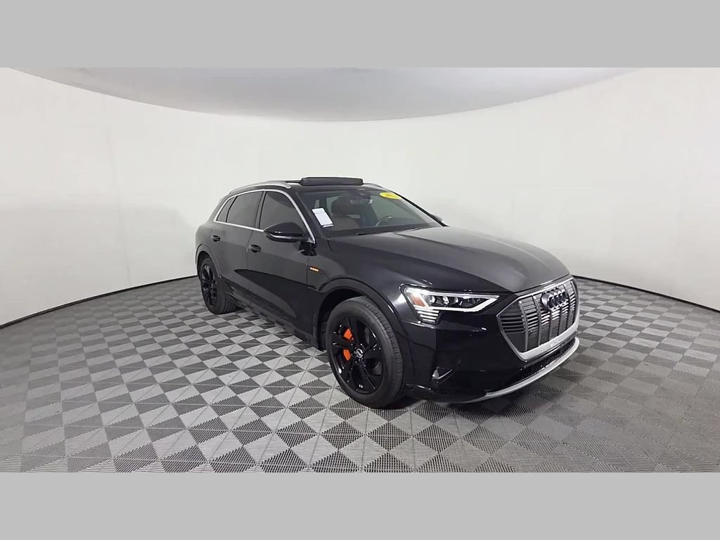 Used 2022 Audi e-tron Premium AWD/4WD image 34