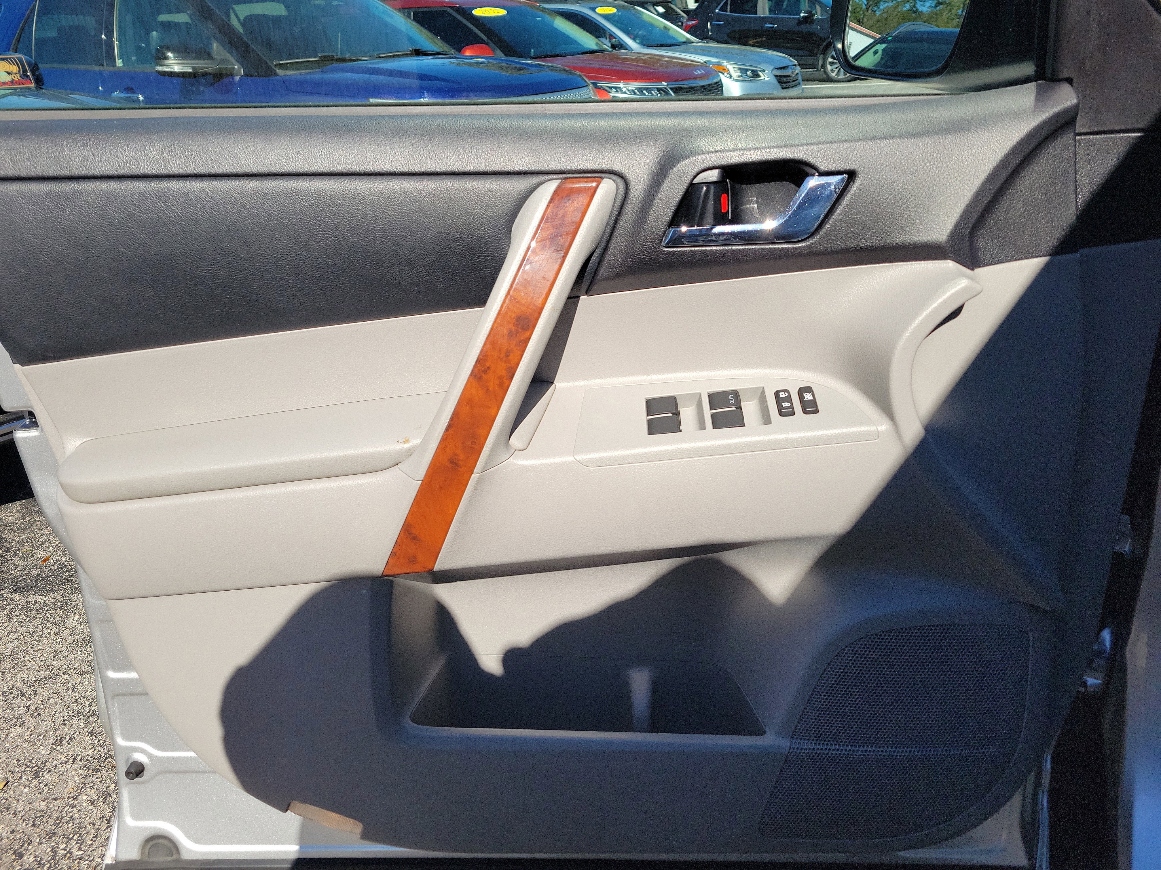 Used 2011 Toyota Highlander Limited image 20