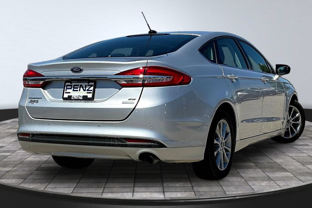 Used 2017 Ford Fusion SE w/ Fusion SE Technology Package FWD image 6
