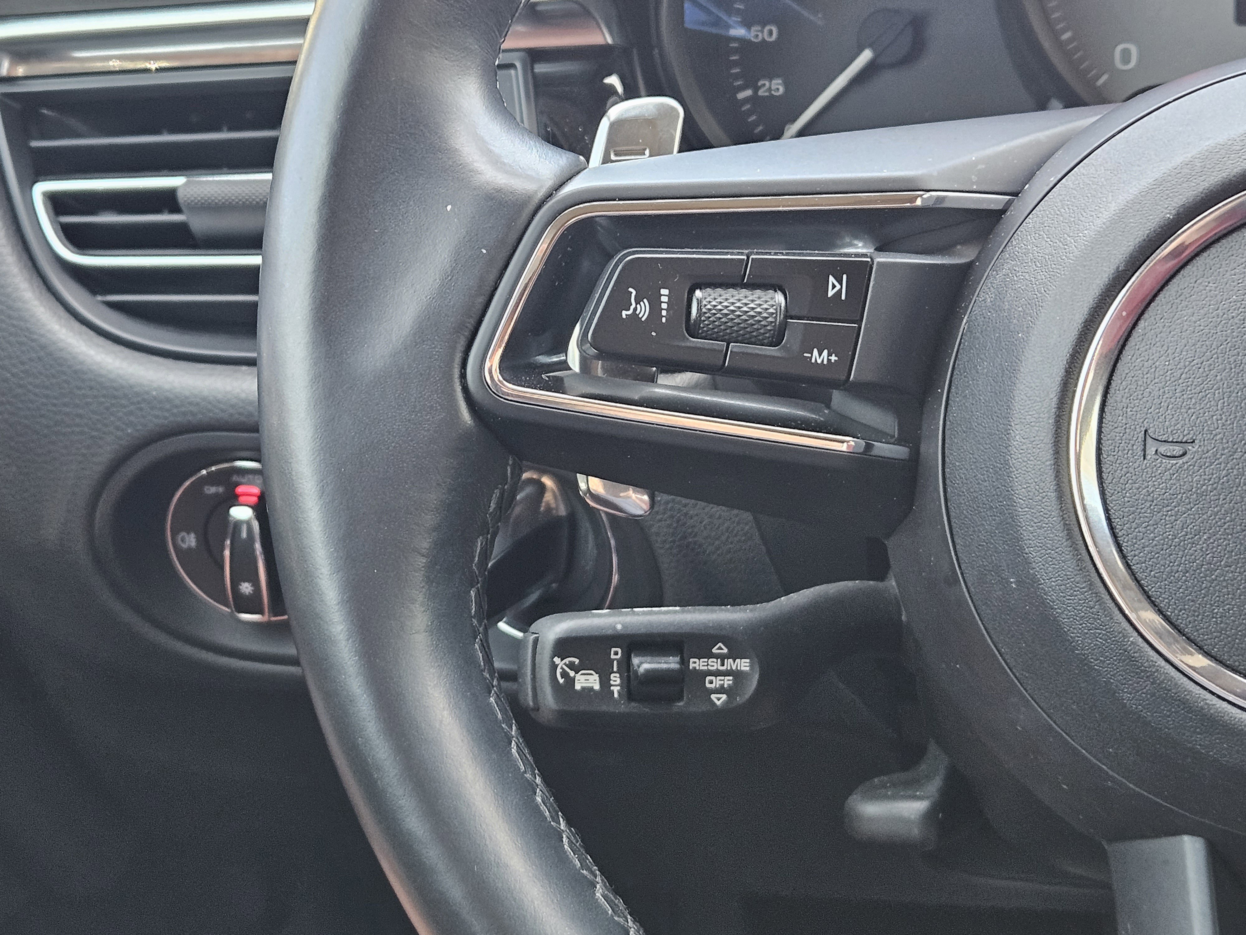 Certified 2023 Porsche Macan S image 26