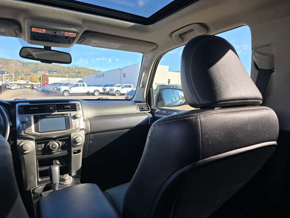 Used 2018 Toyota 4Runner SR5 Premium image 14