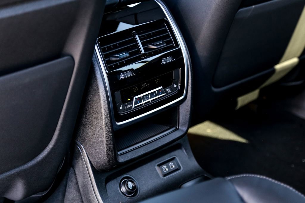 New 2026 BMW X7 M60i image 23