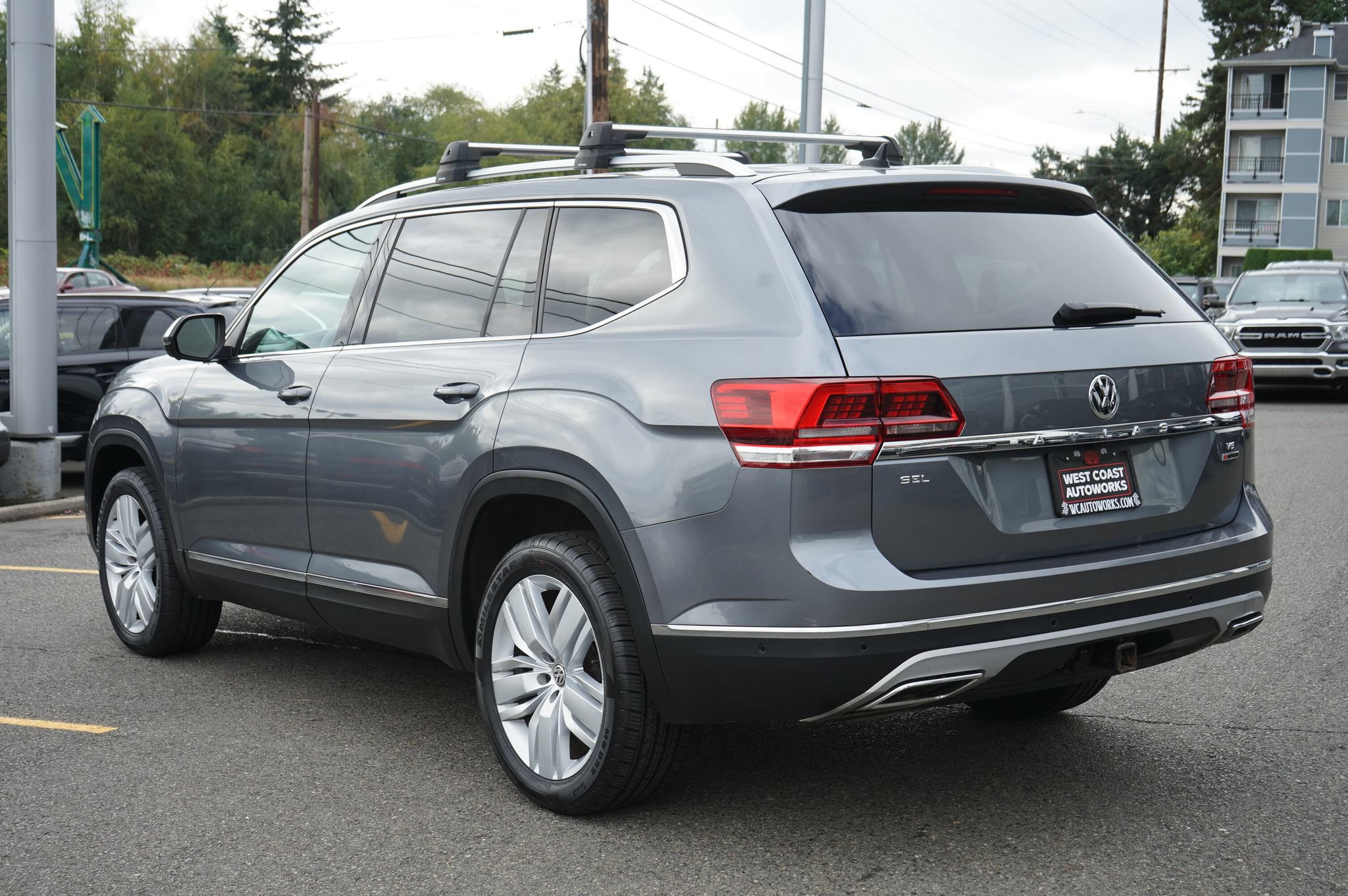 Used 2018 Volkswagen Atlas SEL Premium AWD/4WD image 3