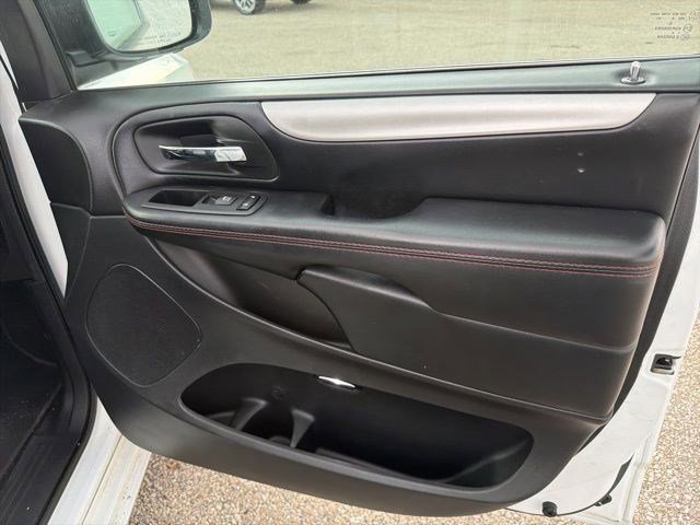 Used 2019 Dodge Grand Caravan GT image 19