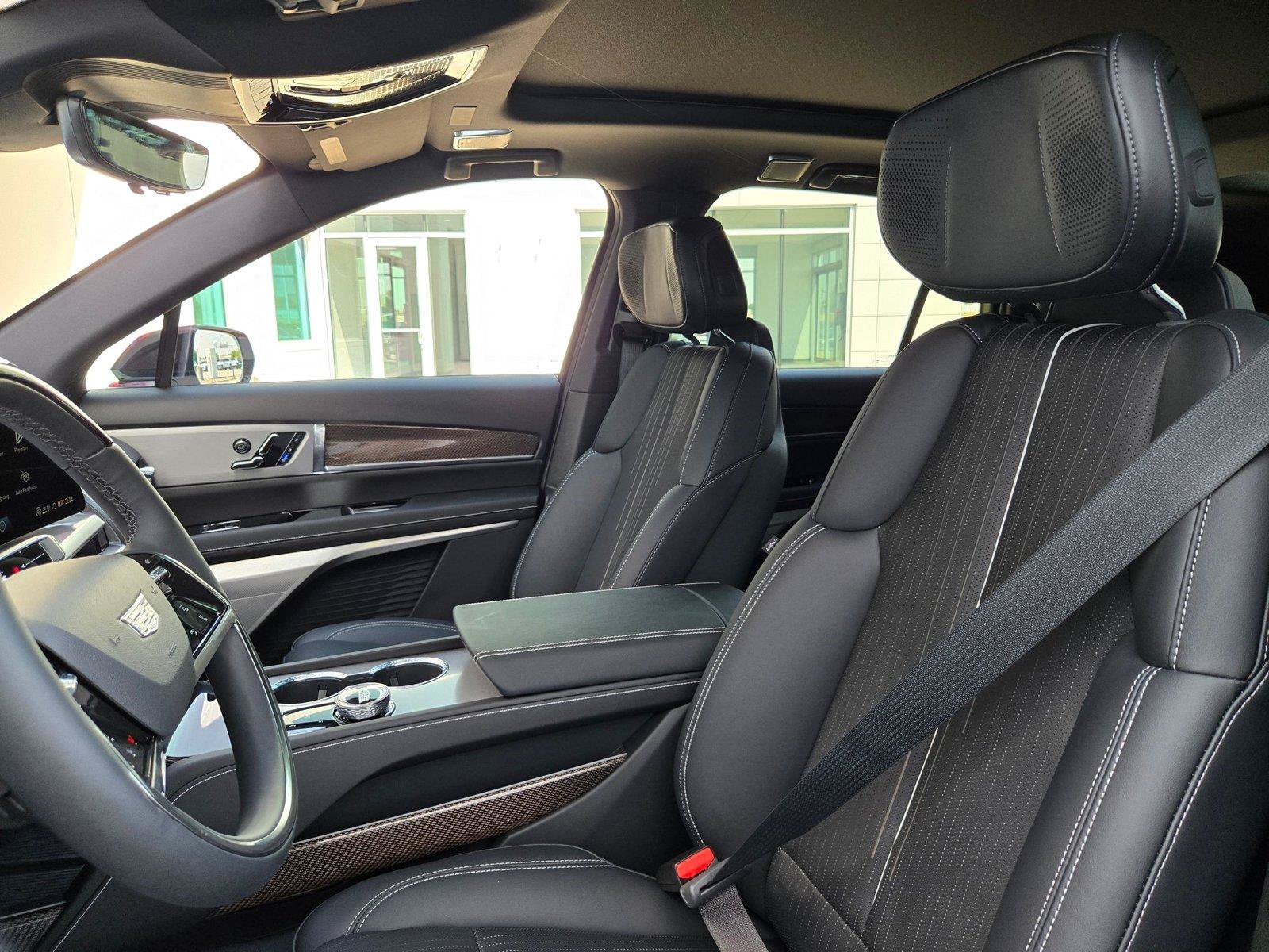 New 2027 Cadillac Vistiq Sport w/ LPO, Floor Liner Package AWD/4WD image 26