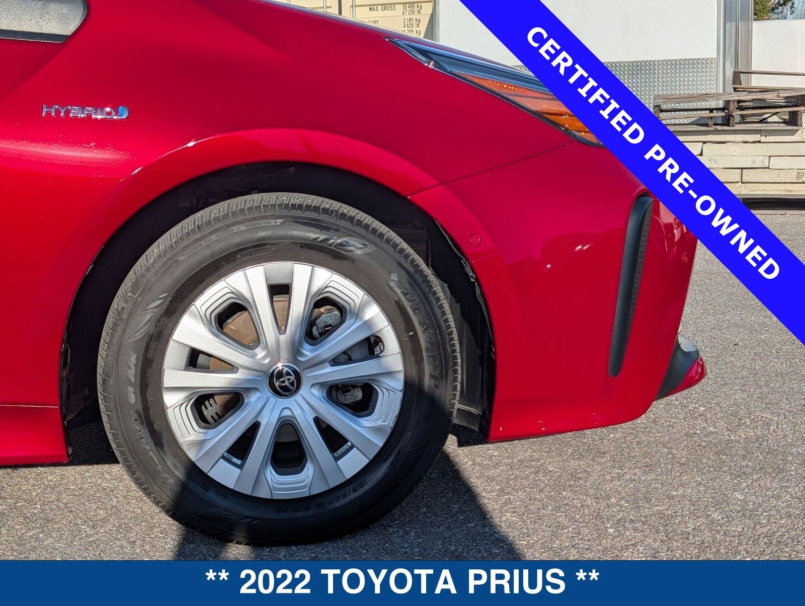 Used 2022 Toyota Prius LE image 11