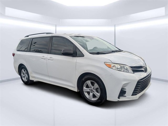 Used 2019 Toyota Sienna LE image 2